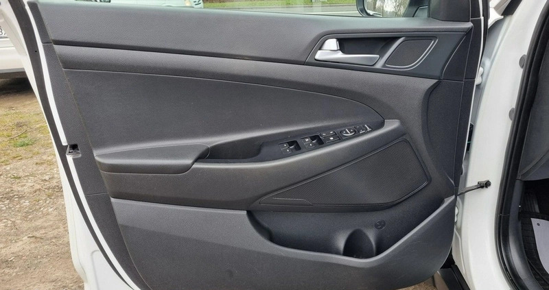 Hyundai Tucson cena 61900 przebieg: 174000, rok produkcji 2016 z Kamieńsk małe 211
